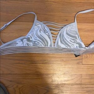 Victoria’s Pink size M sports bra with cup s